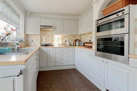 16 Maple Way, Burnham-on-crouch, CM0 8DE