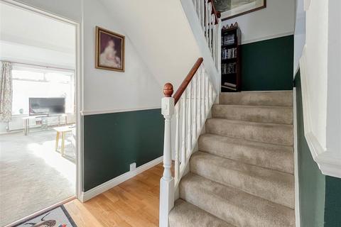 16 Maple Way, Burnham-on-crouch, CM0 8DE