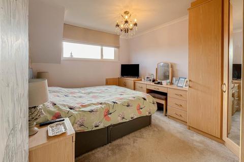 16 Maple Way, Burnham-on-crouch, CM0 8DE