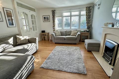 44 Fairwater Crescent, Alcester, B49 6RB