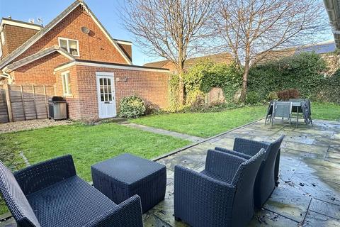 44 Fairwater Crescent, Alcester, B49 6RB