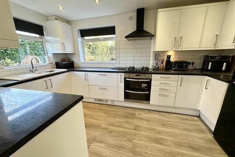44 Fairwater Crescent, Alcester, B49 6RB