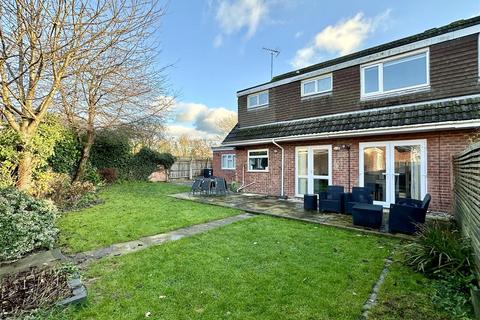 44 Fairwater Crescent, Alcester, B49 6RB