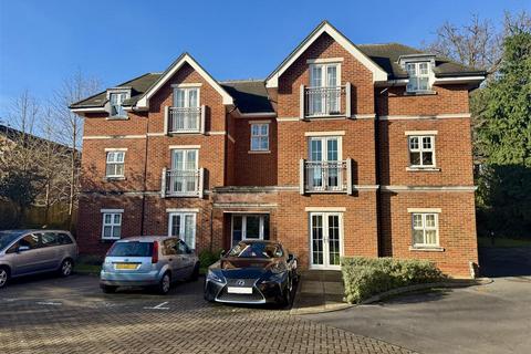 2 bedroom apartment for sale, Bramshott Place, Fleet GU51