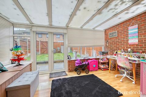 3 bedroom terraced house for sale, Dolphin Gardens, Billericay, CM12