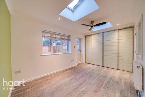 2 bedroom end of terrace house for sale, Constance Close, Witham