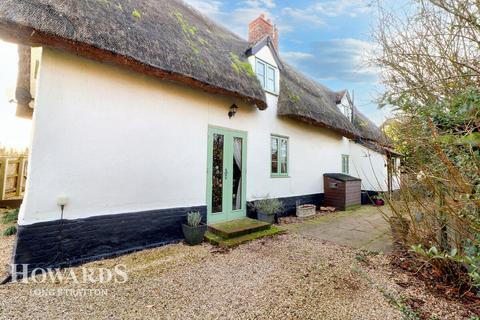 3 bedroom cottage for sale, Quidenham Road, Banham