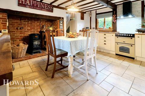 3 bedroom cottage for sale, Quidenham Road, Banham