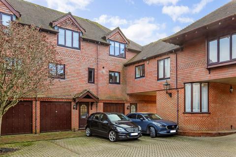 3 bedroom end of terrace house for sale, Borelli Mews, Farnham, Surrey, GU9