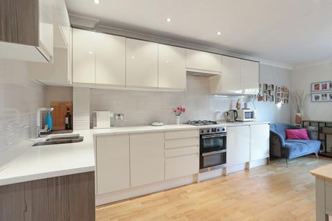 3 bedroom end of terrace house for sale, Borelli Mews, Farnham, Surrey, GU9