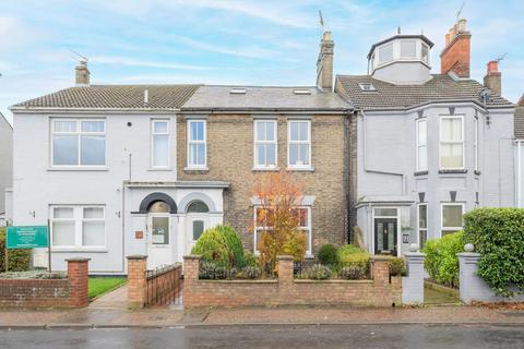 5 bedroom terraced house for sale, High Road, Gorleston