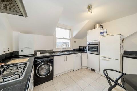 2 bedroom flat for sale, Lavender Gardens, London SW11