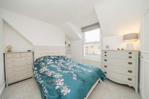 2 bedroom flat for sale, Lavender Gardens, London SW11