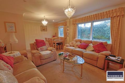 2 bedroom bungalow for sale, Elderbek Close, Waltham Cross EN7