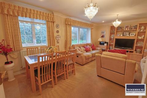 2 bedroom bungalow for sale, Elderbek Close, Waltham Cross EN7