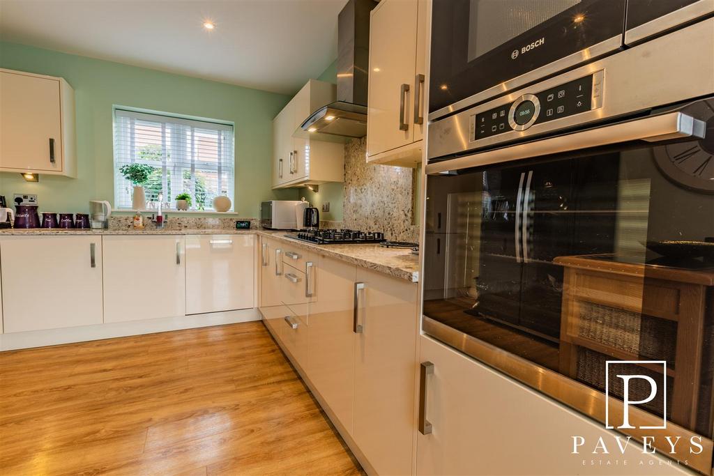 Kitchen breakfast room