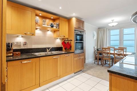 3 bedroom flat for sale, Steyne Gardens, Worthing, West Sussex, BN11