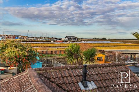 2 bedroom terraced house for sale, Saville Street, Walton On The Naze