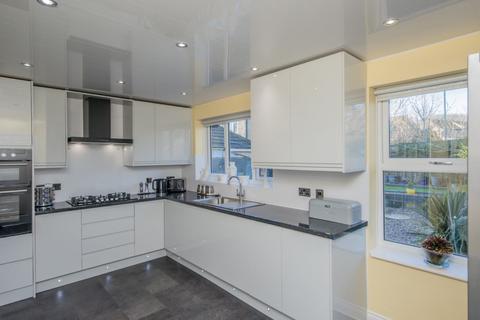 4 bedroom detached house for sale, Winscar Avenue, Clayton Heights, Bradford, BD6