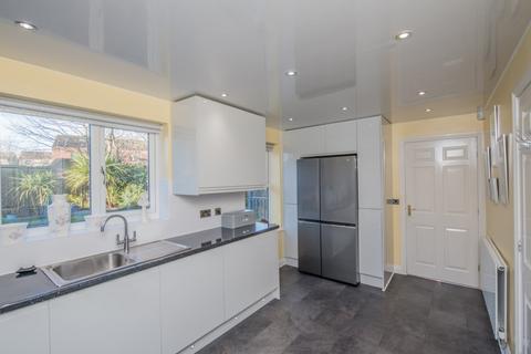 4 bedroom detached house for sale, Winscar Avenue, Clayton Heights, Bradford, BD6