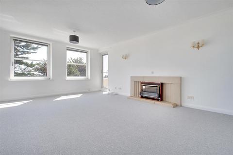 2 bedroom flat for sale, West Parade, Worthing