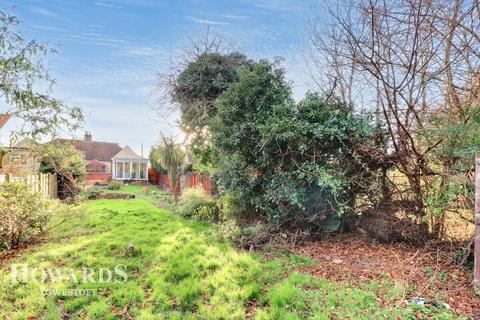 2 bedroom semi-detached bungalow for sale, Stradbroke Road, Lowestoft