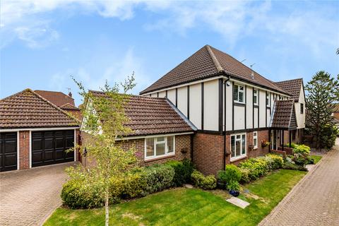 4 bedroom detached house for sale, Lampern Crescent, Billericay, Essex, CM12