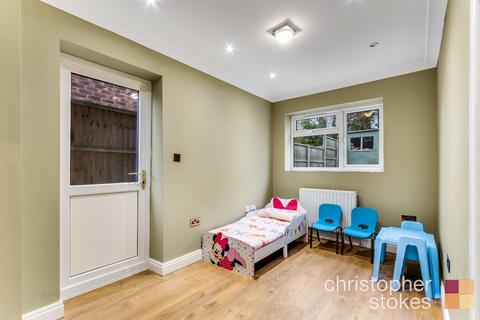 25 Upper Shott, Cheshunt, Waltham Cross, EN7 6DR