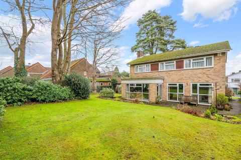 4 bedroom detached house for sale, Great Ellshams, Banstead