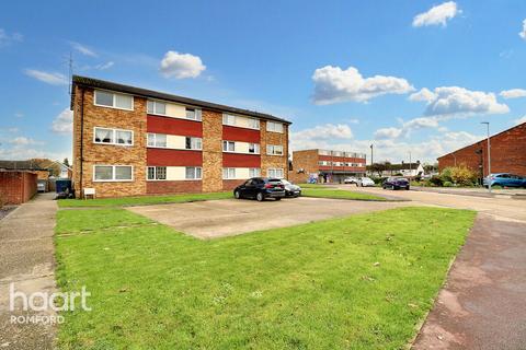 2 bedroom apartment for sale, Great Cullings, Romford, RM7 0YL