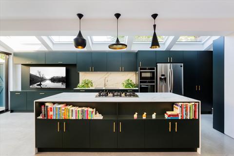81 Woodstock Road, London, W4 1EE