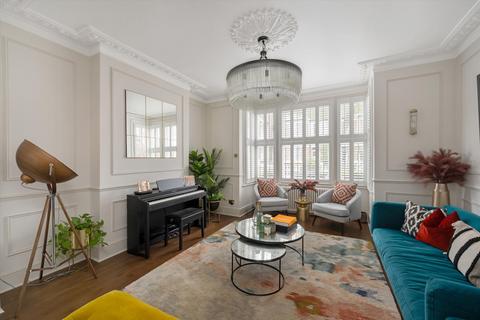 81 Woodstock Road, London, W4 1EE