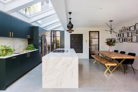 81 Woodstock Road, London, W4 1EE