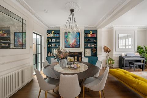 81 Woodstock Road, London, W4 1EE