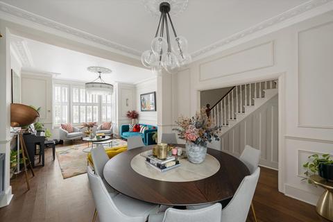 81 Woodstock Road, London, W4 1EE
