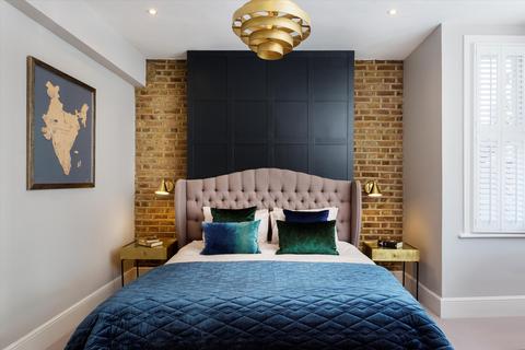 81 Woodstock Road, London, W4 1EE