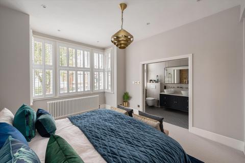 81 Woodstock Road, London, W4 1EE