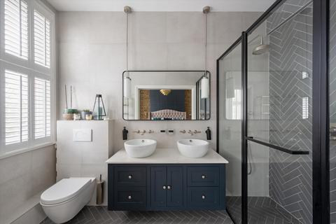81 Woodstock Road, London, W4 1EE