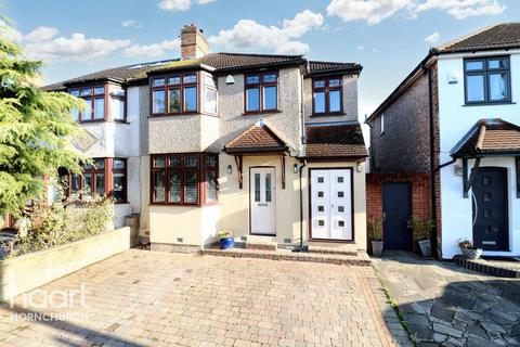 4 bedroom semi-detached house for sale, Edison Avenue, Hornchurch