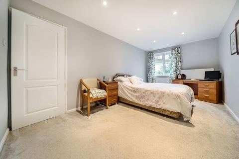 64 Heathfield Park, Midhurst, GU29 9HL