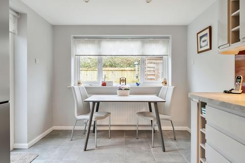 64 Heathfield Park, Midhurst, GU29 9HL