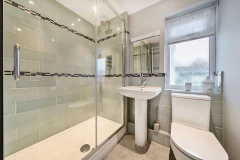 64 Heathfield Park, Midhurst, GU29 9HL