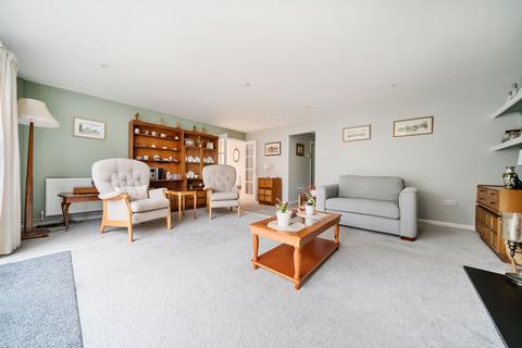 64 Heathfield Park, Midhurst, GU29 9HL