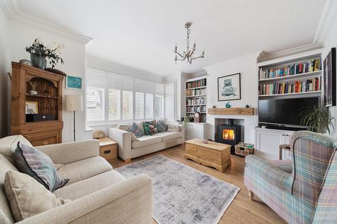 6 Rickman Hill, Coulsdon, CR5 3DL