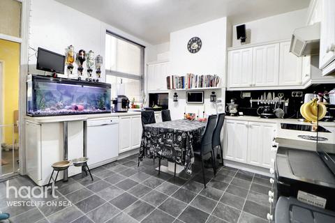 3 bedroom terraced house for sale, Salisbury Avenue, Westcliff-On-Sea