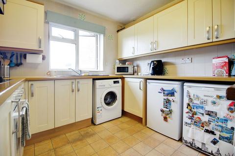 2 bedroom flat to rent, Trent Road, Swindon SN25