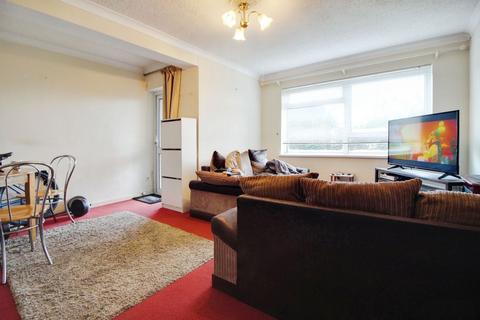 2 bedroom flat to rent, Trent Road, Swindon SN25