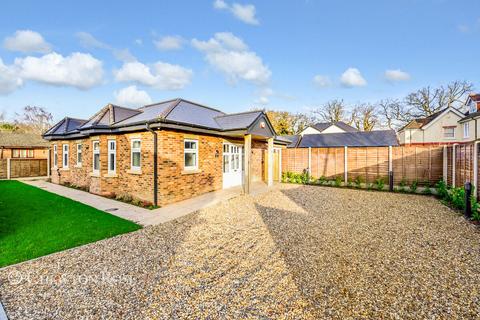 2 bedroom detached bungalow for sale, The Avenue, ASCOT