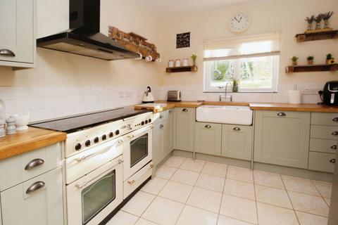 5 bedroom semi-detached house for sale, Heathfield Crescent, Kidderminster DY11