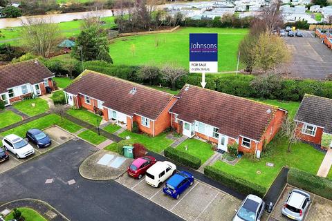 2 bedroom terraced bungalow for sale, Burford Gardens, Evesham, WR11